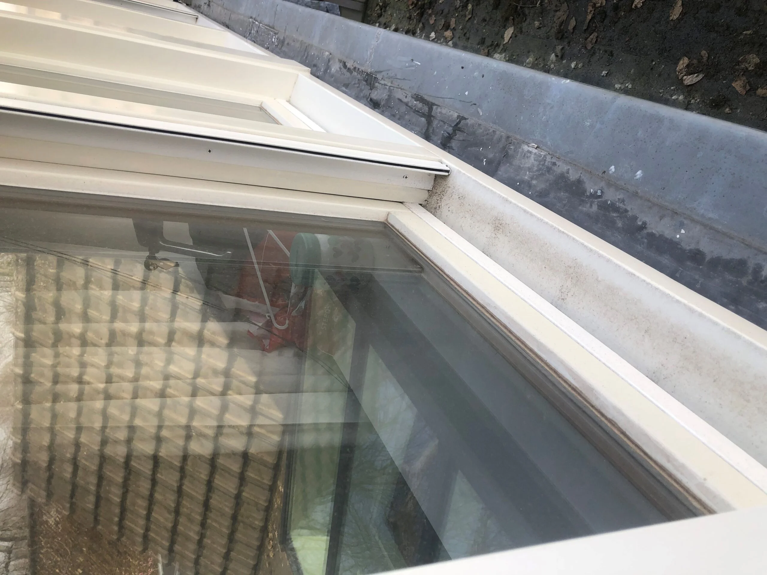 Glazenwasser Eindhoven en omstreken vensterbank3 vies Best